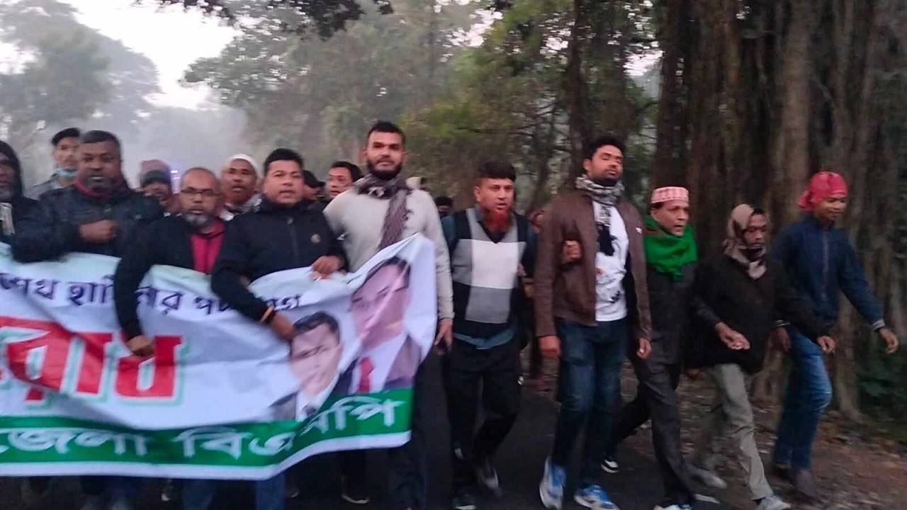 অবরোধ সমর্থনে ঝিনাইদহে মিছিল করেছে বিএনপির নেতাকর্মীরা। ছবি : কালবেলা 