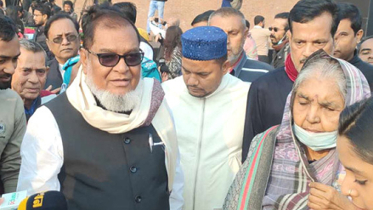শহীদ বুদ্ধিজীবী সমাধিসৌধে মুক্তিযুদ্ধ বিষয়ক মন্ত্রী আ ক ম মোজাম্মেল হক। ছবি : সংগৃহীত