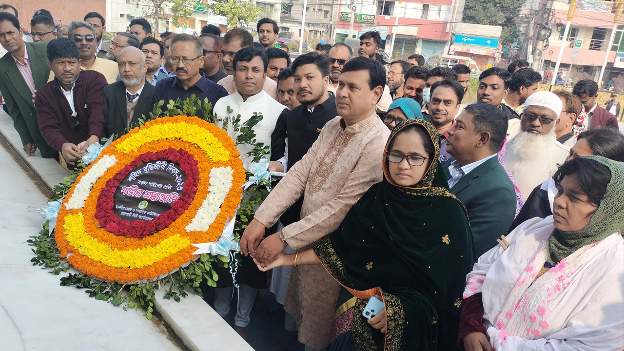 রাজশাহীতে শহীদ বুদ্ধিজীবীদের স্মরণে শ্রদ্ধা নিবেদন। ছবি : কালবেলা