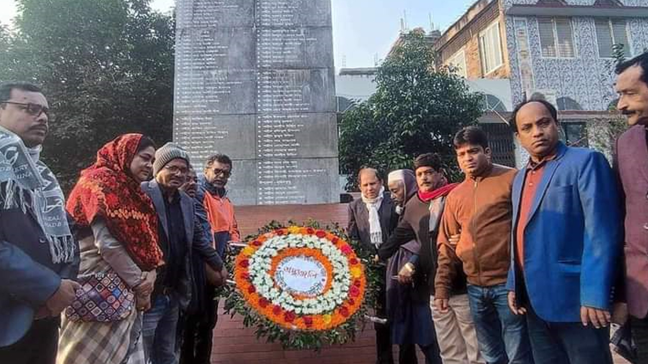 ঝিনাইদহে শহীদ বুদ্ধিজীবীদের স্মরণে ফুলেল শ্রদ্ধা নিবেদন। ছবি : কালবেলা