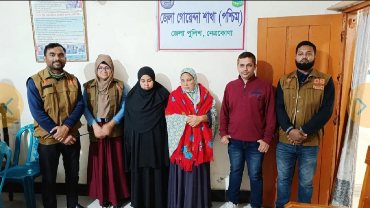 প্রতারণা করে আটক তিনজন। ছবি : কালবেলা