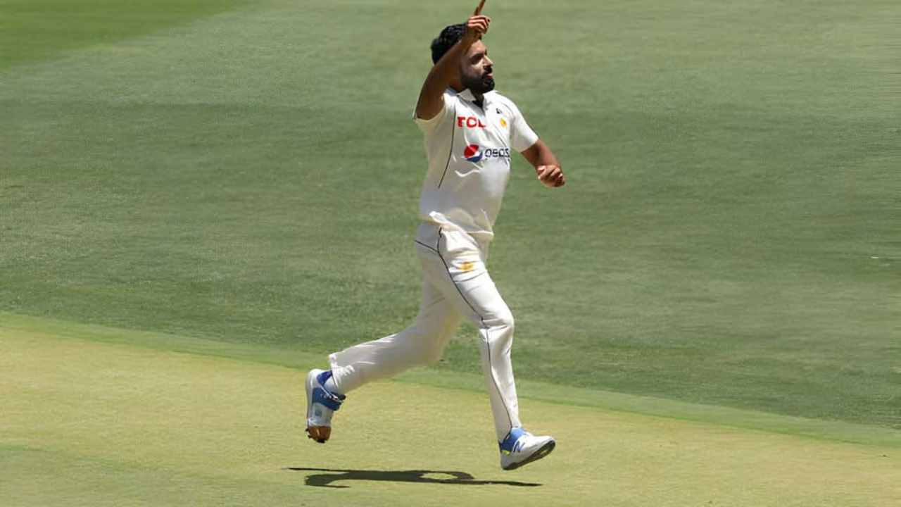 অভিষেকে ৬ উইকেট নিলেন পাকিস্তানের আমের জামাল। ছবি : সংগৃহীত