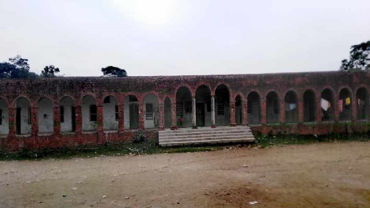 চাঁদপুরের মতলব দক্ষিণের মেহারন দালাল বাড়ি। ছবি : কালবেলা