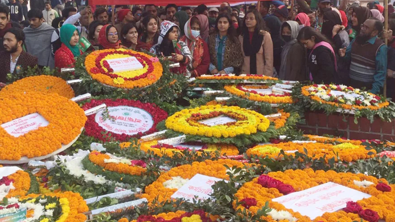 জাতীয় স্মৃতিসৌধে বীর শহীদদের প্রতি সর্বস্তরের মানুষের শ্রদ্ধা। ছবি : সংগৃহীত