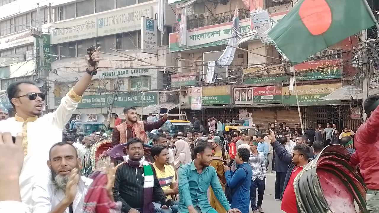 সরকার পদত্যাগ ও তপশিল বাতিলের দাবিতে নয়াপল্টনে বিএনপির নেতাকর্মীদের রিকশা মিছিল। ছবি : কালবেলা