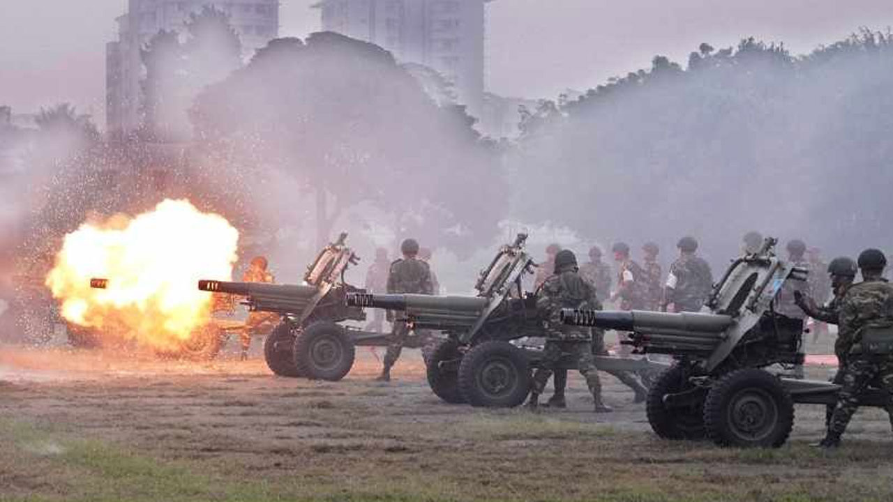 কামান দাগার মুহূর্ত। ছবি : সংগৃহীত