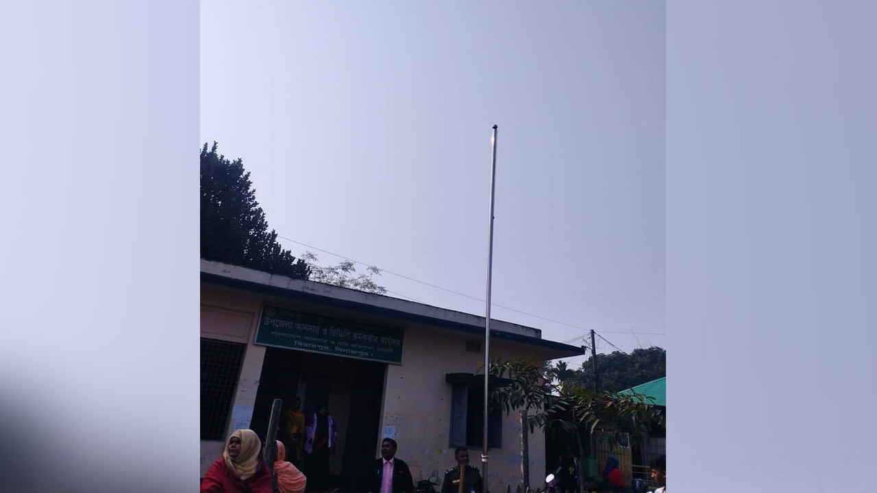 বিরামপুর উপজেলা আনসার ও ভিডিপির পতাকাবিহীন কার্যালয়। ছবি : কালবেলা