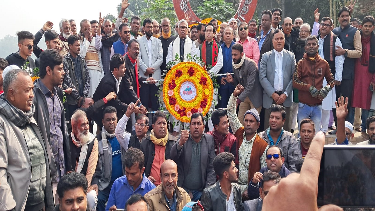 মহান বিজয় দিবস উপলক্ষে বাঘারপাড়া উপজেলা আওয়ামী লীগের পুষ্পস্তবক অর্পণ। ছবি : কালবেলা