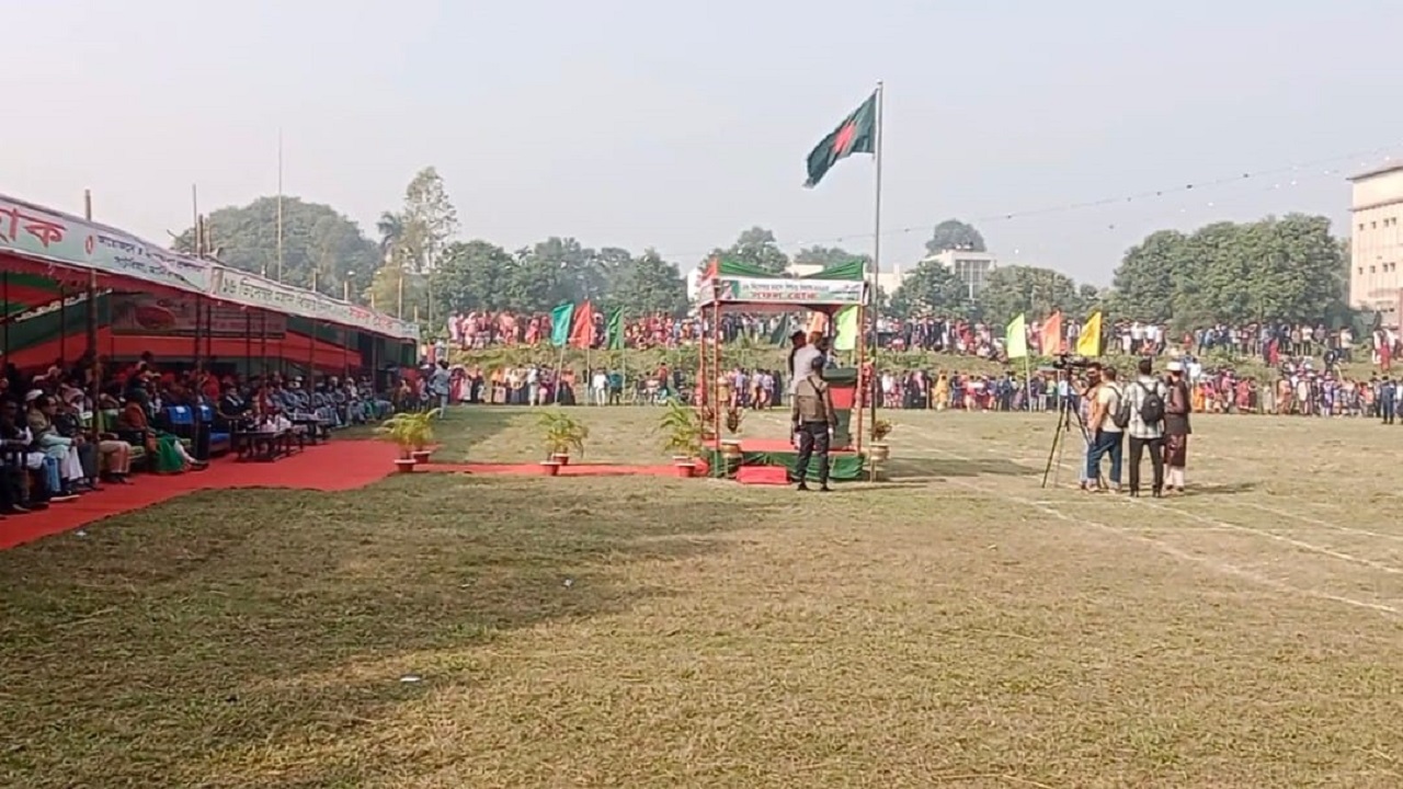 মানিকগঞ্জের সাটুরিয়ায় বিজয় দিবসের অনুষ্ঠান। ছবি : কালবেলা