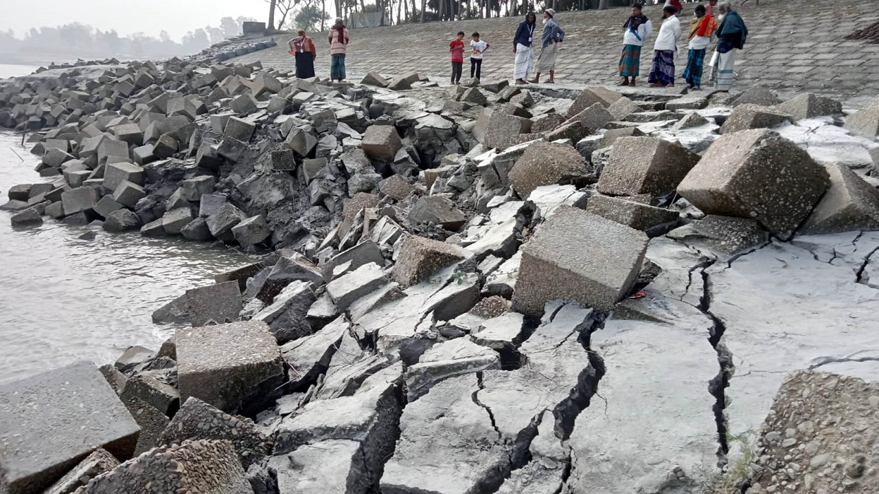 নদীর ডান তীর সংরক্ষণ প্রকল্প এলাকায় ভয়াবহ ভাঙন দেখা দিয়েছে। ছবি : কালবেলা
