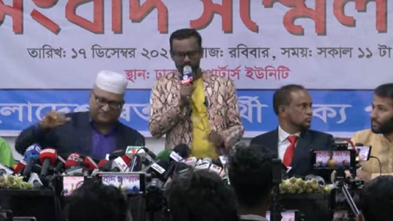 ঢাকা রিপোর্টার্স ইউনিটির নসরুল হামিদ মিলনায়তনে হিরো আলম। ছবি : কালবেলা