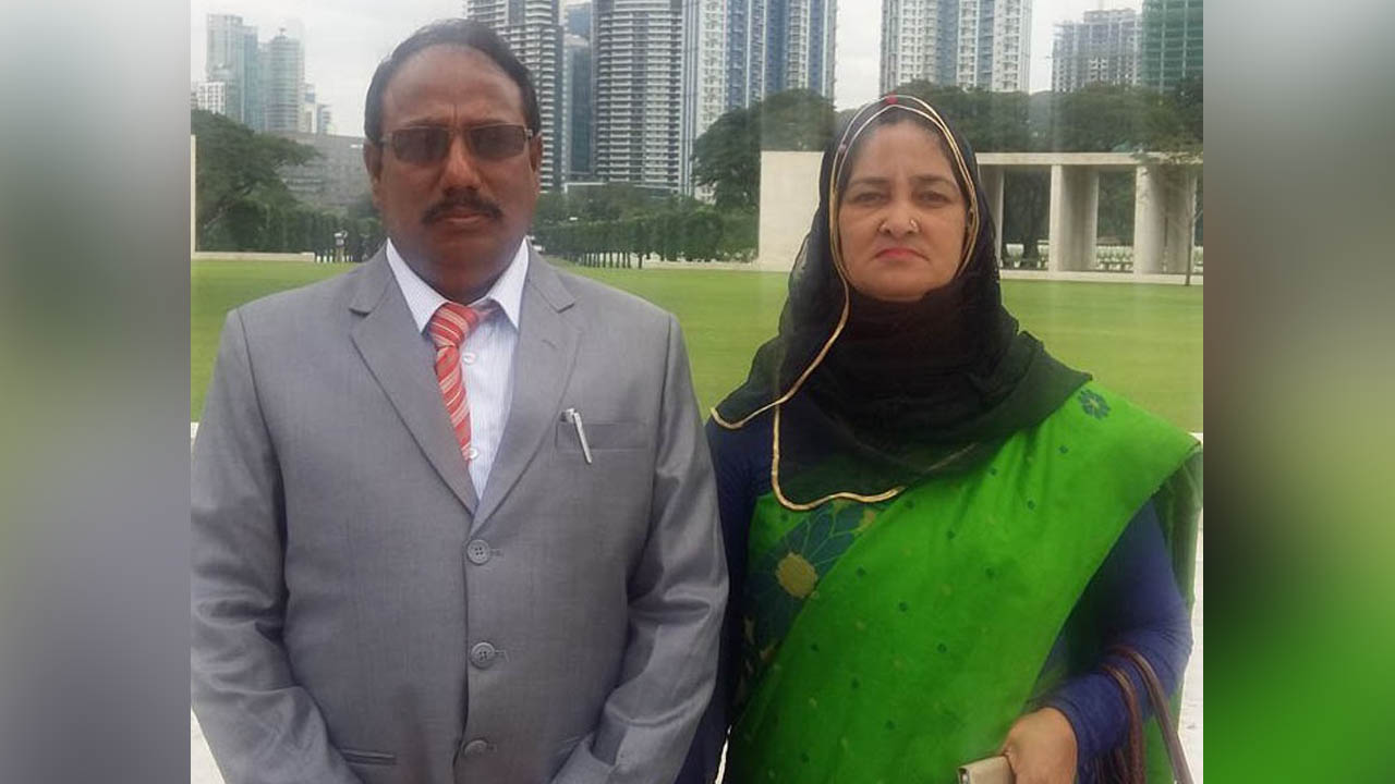 সাবেক সংসদ সদস্য অধ্যাপক গোলাম মোস্তফা ও তার স্ত্রী মার্জিয়া সুলতানা। ছবি : সংগৃহীত