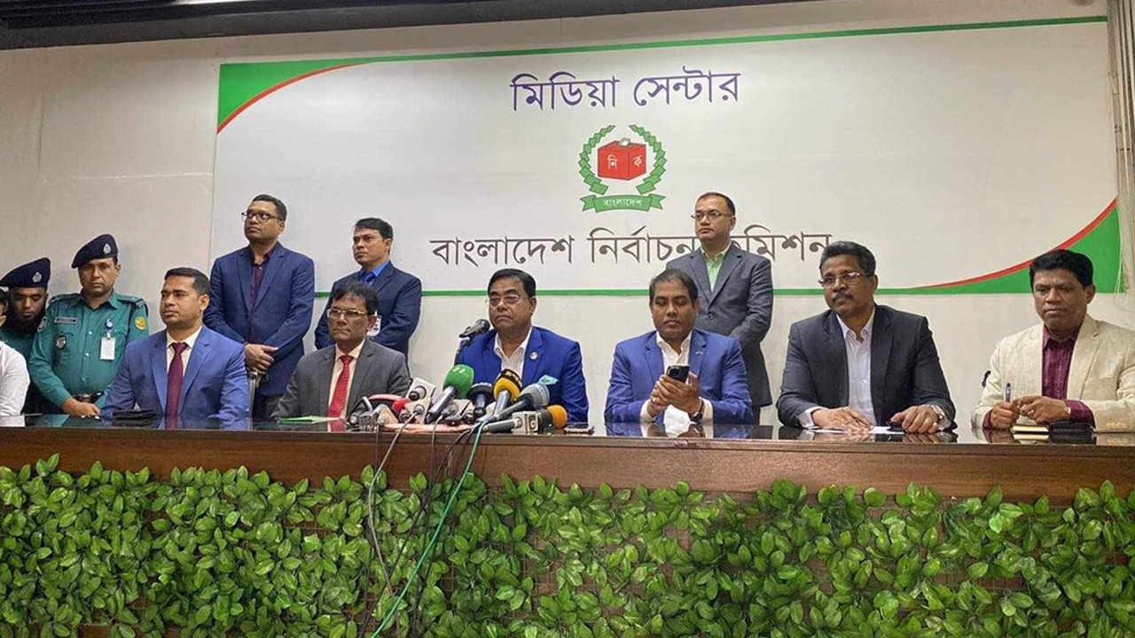 নির্বাচন ভবনে ইসি সচিব মো. জাহাংগীর আলম। ছবি : সংগৃহীত