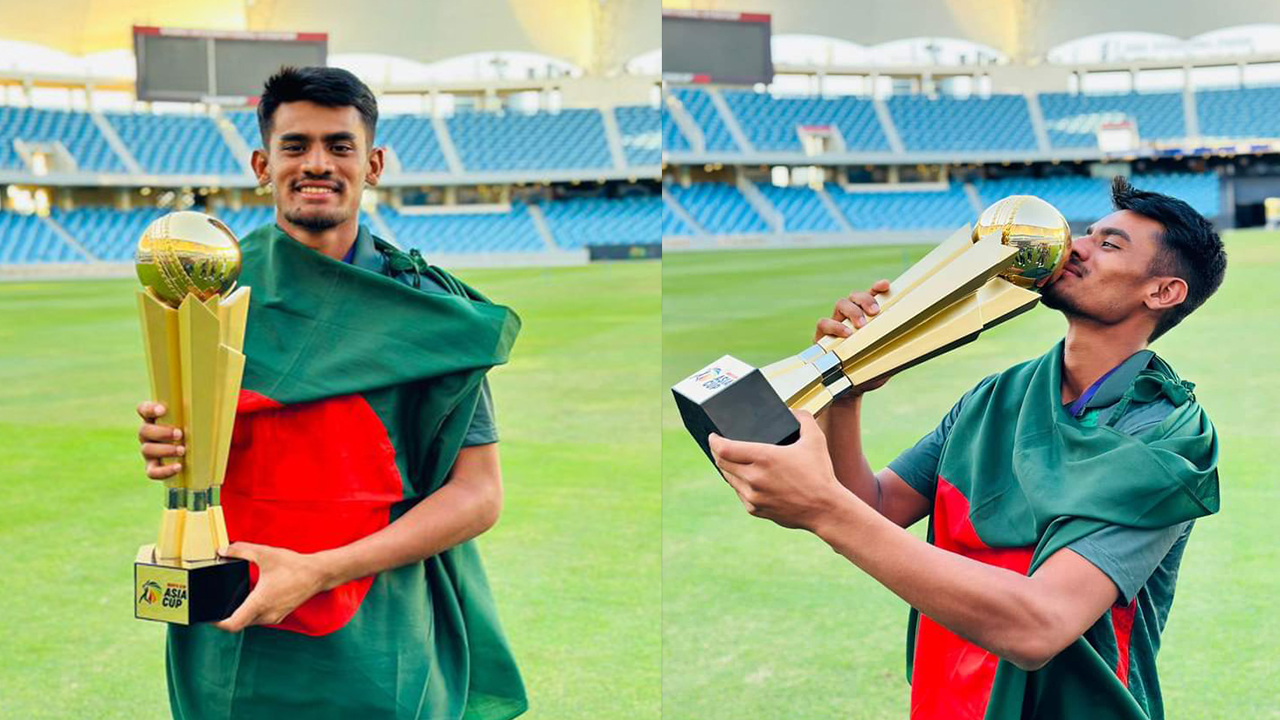 ট্রফি হাতে রিজওয়ান ।ছবি : সংগৃহীত