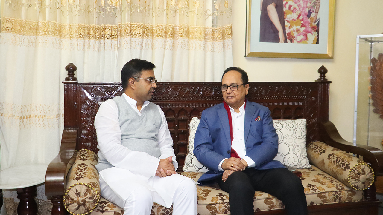 জাতীয় পার্টির কো–চেয়ারম্যান কাজী ফিরোজ রশীদের সঙ্গে সৌজন্য সাক্ষাৎ করেছেন সাঈদ খোকন। ছবি : কালবেলা