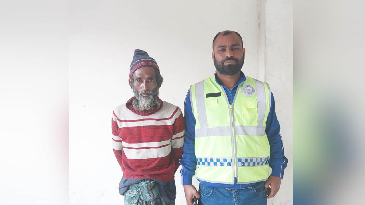 ভিক্ষুক সেজে পলাতক থাকার পর অবশেষে মো. চাঁন মিয়াকে গ্রেপ্তার করেছে পুলিশ। ছবি : কালবেলা