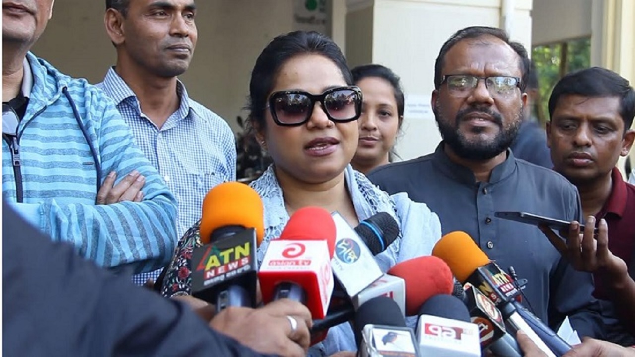 বিএনএম মনোনীতপ্রার্থী সংগীতশিল্পী ডলি সায়ন্তনী। ছবি : সংগৃহীত