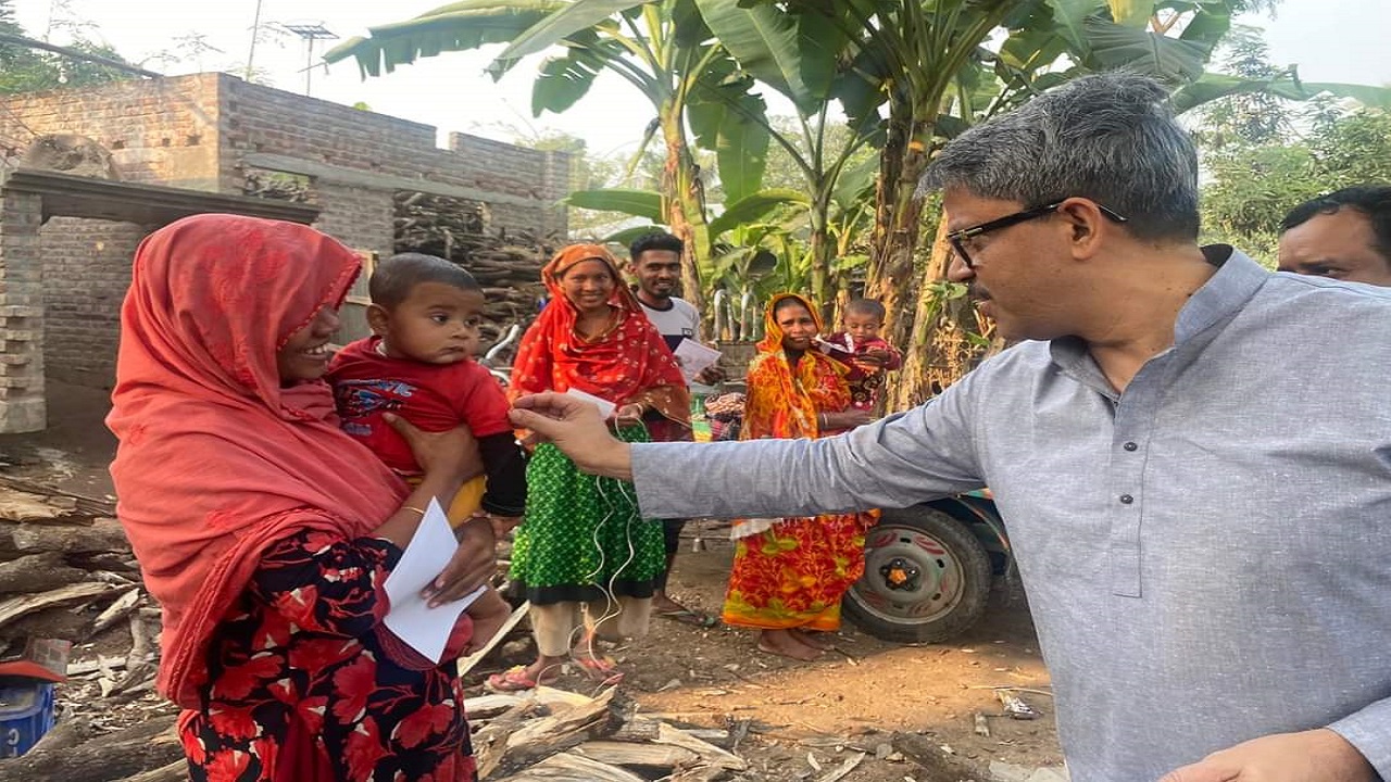 প্রচারে পররাষ্ট্র প্রতিমন্ত্রী শাহরিয়ার আলম। ছবি : কালবেলা