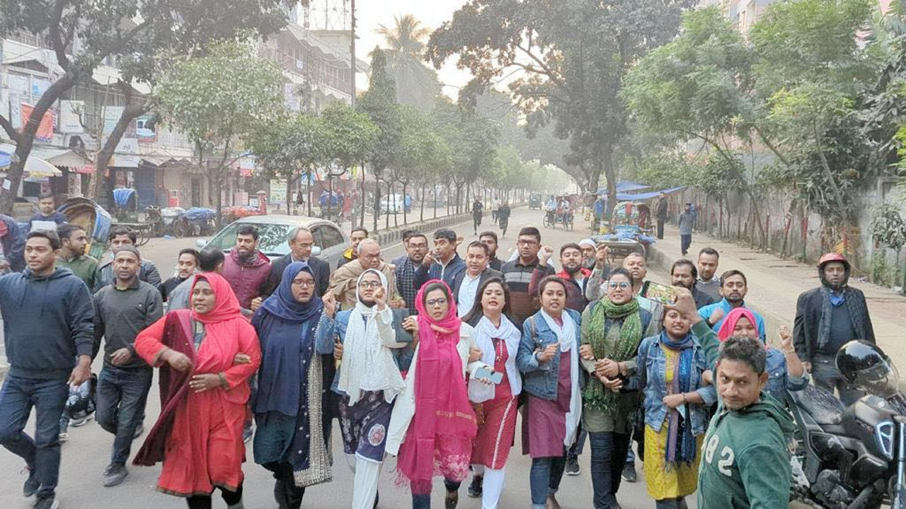 হরতাল সফলে রাজধানীতে রিজভীর নেতৃত্বে মিছিল ও পিকেটিং। ছবি : কালবেলা