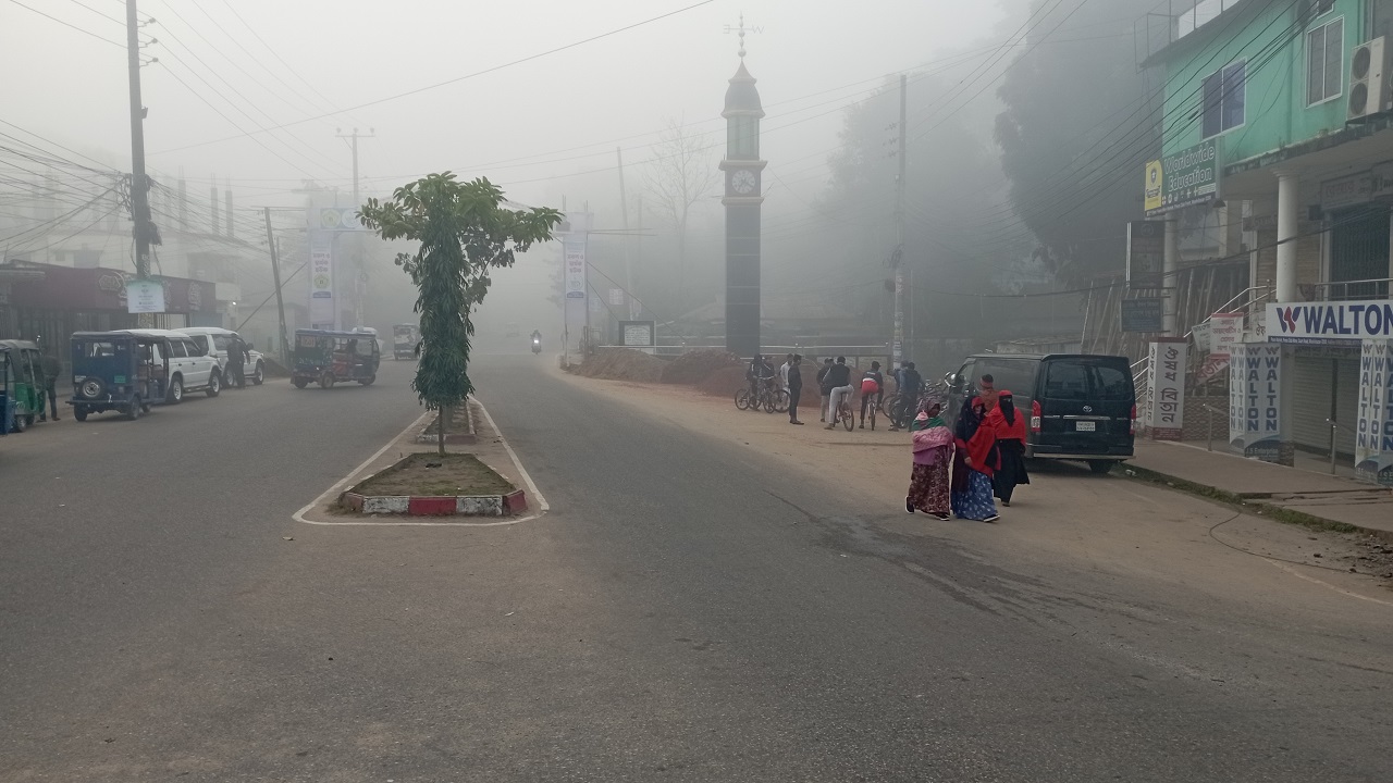 শ্রীমঙ্গল শহরের শীতের সকাল। ছবি : কালবেলা