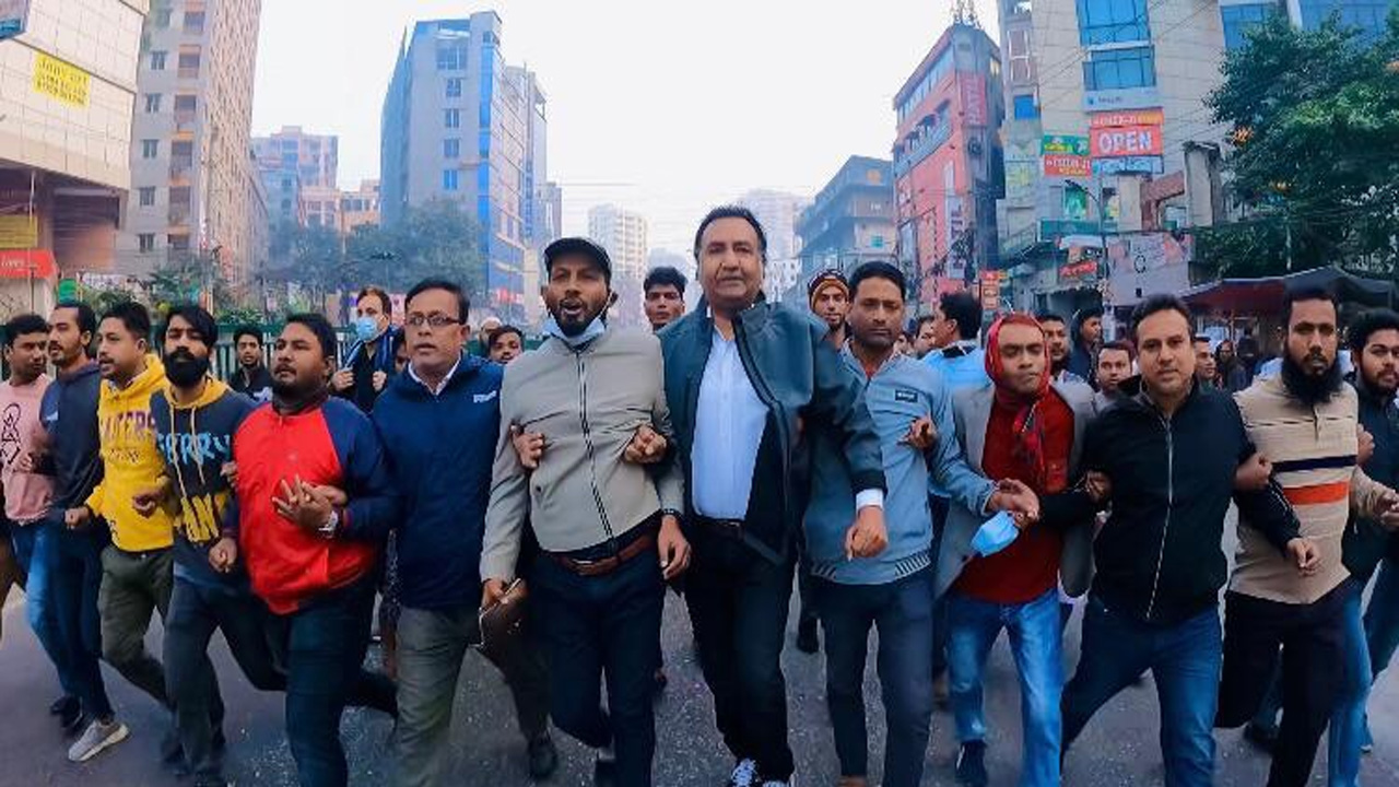 রাজধানীতে বিক্ষোভ মিছিল করেছে বিএনপি ও অঙ্গসংগঠনের নেতাকর্মীরা। ছবি : কালবেলা