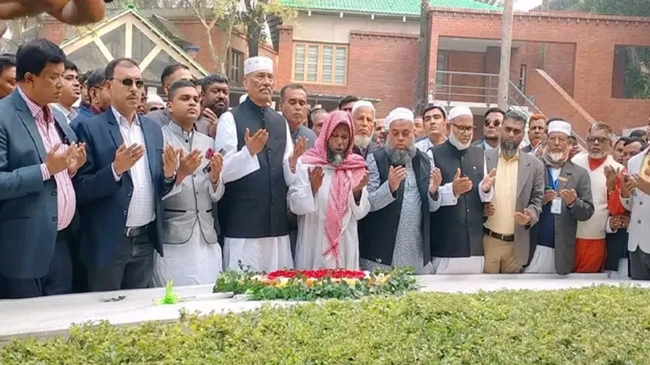 ১৯ ডিসেম্বর বঙ্গবন্ধুর মাজার জিয়ারত করেন ব্যারিস্টার শাহজাহান ওমর। ছবি : কালবেলা