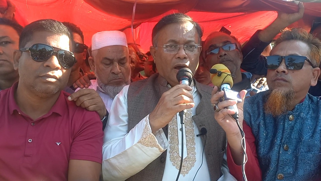 রাঙ্গুনিয়ায় নির্বাচনী প্রচারে বক্তব্য দিচ্ছেন তথ্যমন্ত্রী হাছান মাহমুদ। ছবি : কালবেলা