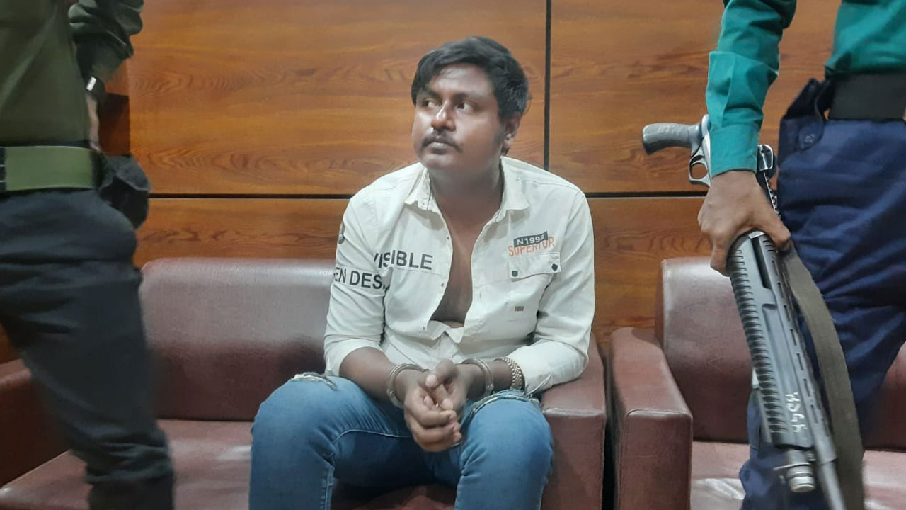 ঘটনার সঙ্গে জড়িত গ্রেপ্তার মোহন। ছবি : সংগৃহীত