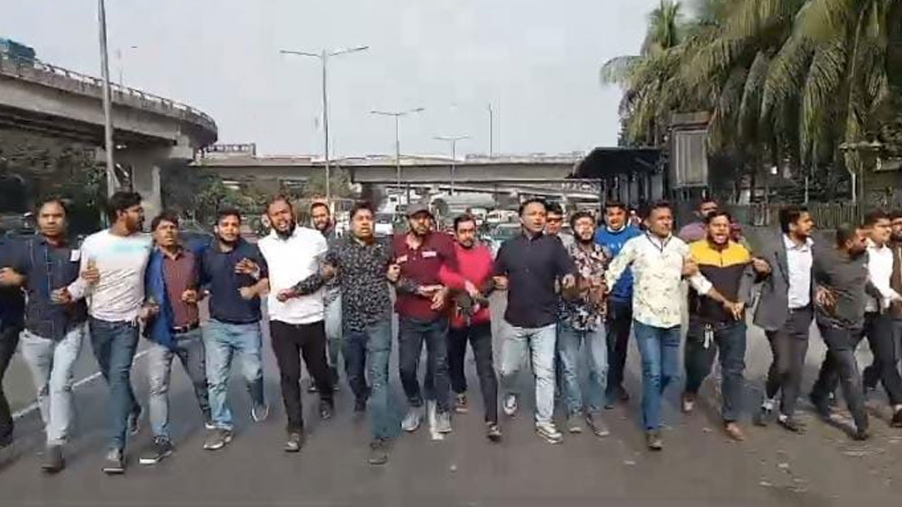 বনানী আর্মি স্টেডিয়ামের সামনে ছাত্রদলের মিছিল। ছবি : সংগৃহীত