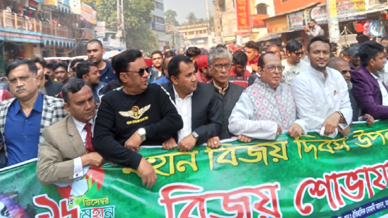 মাগুরায় বিজয় শোভাযাত্রায় অংশ নেন সাকিব আল হাসান। ছবি : কালবেলা