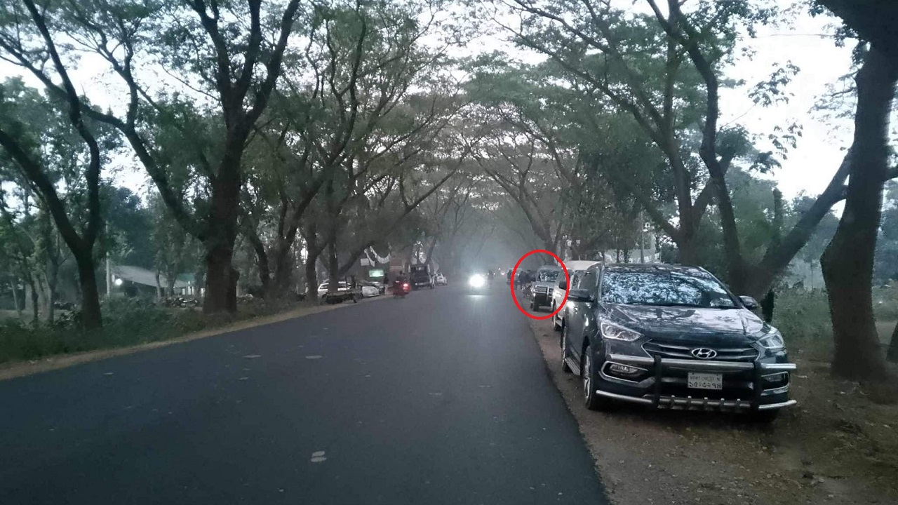 ঝিনাইদহে নির্বাচনী প্রচারে সরকারি গাড়ি নিয়ে উপজেলা চেয়ারম্যান। ছবি : কালবেলা