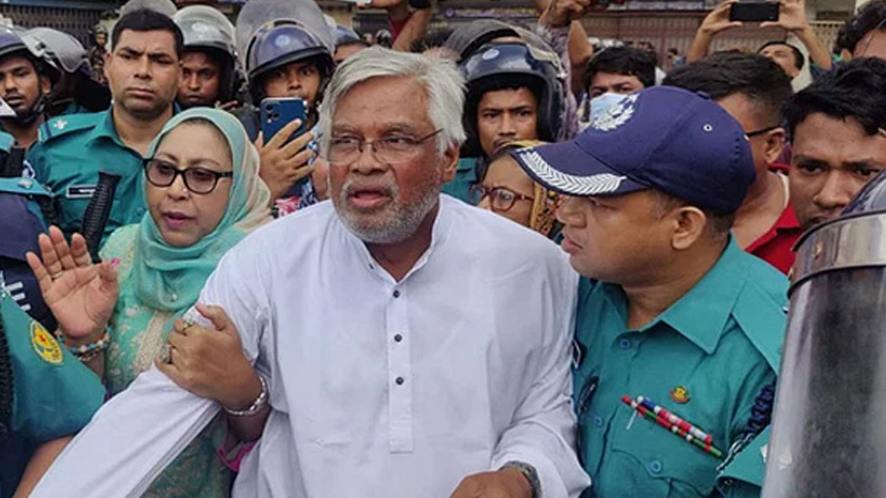 বিএনপির ঢাকা মহানগর উত্তরের আহ্বায়ক আমানউল্লাহ আমান। পুরোনো ছবি