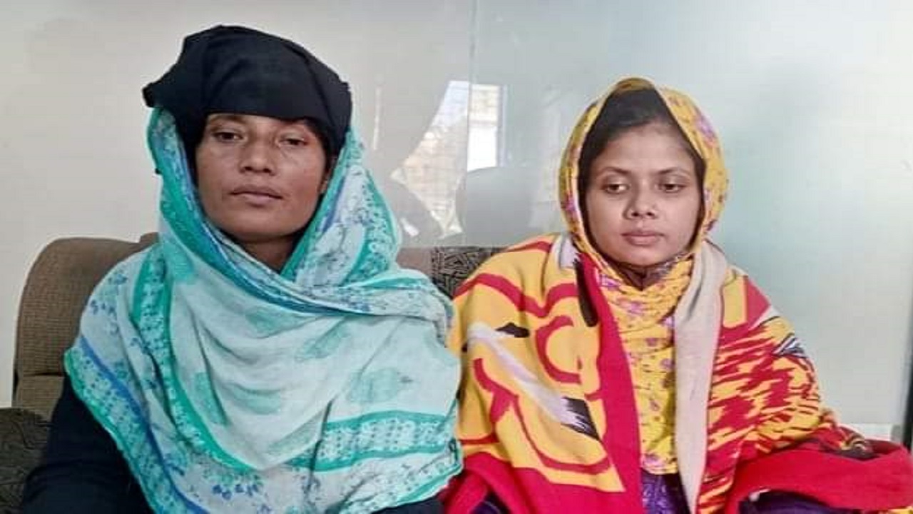 নবজাতক চুরির ঘটনায় গ্রেপ্তার মা-মেয়ে। ছবি: সংগৃহীত