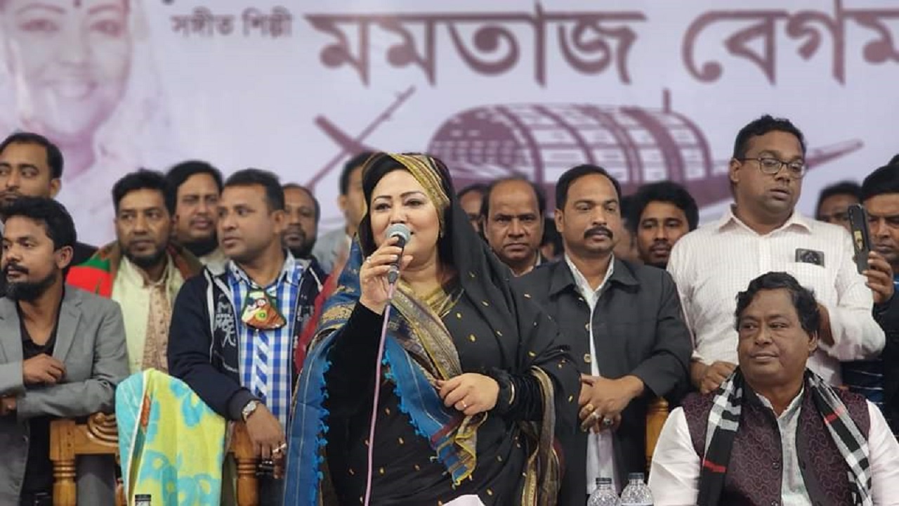 নির্বাচনী প্রচারে বক্তব্য দিচ্ছেন মমতাজ বেগম। ছবি : কালবেলা