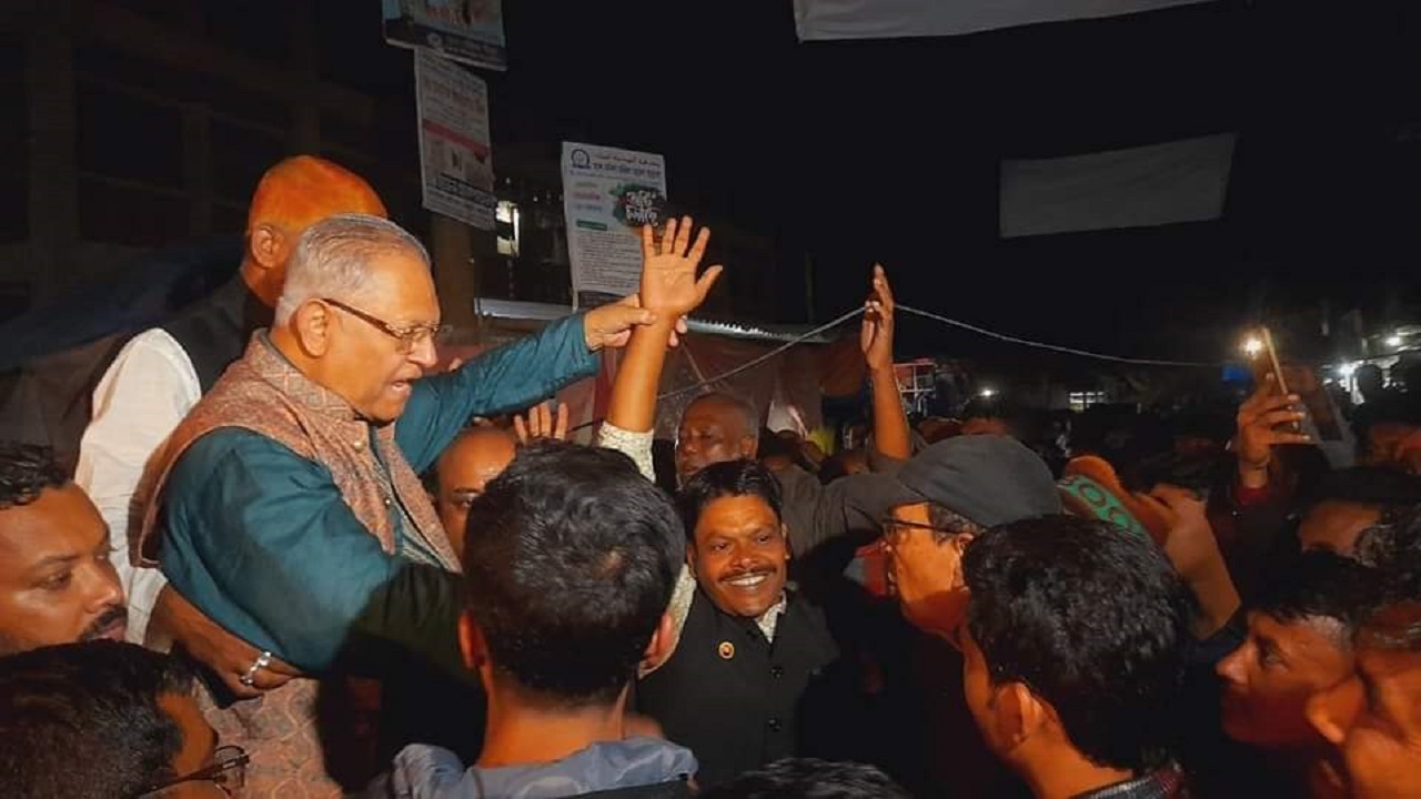 সেনবাগে মোরশেদ আলম এমপির নির্বাচনী গণসংযোগে বিএনপির নেতাকর্মীরা যোগ দেন। ছবি : কালবেলা