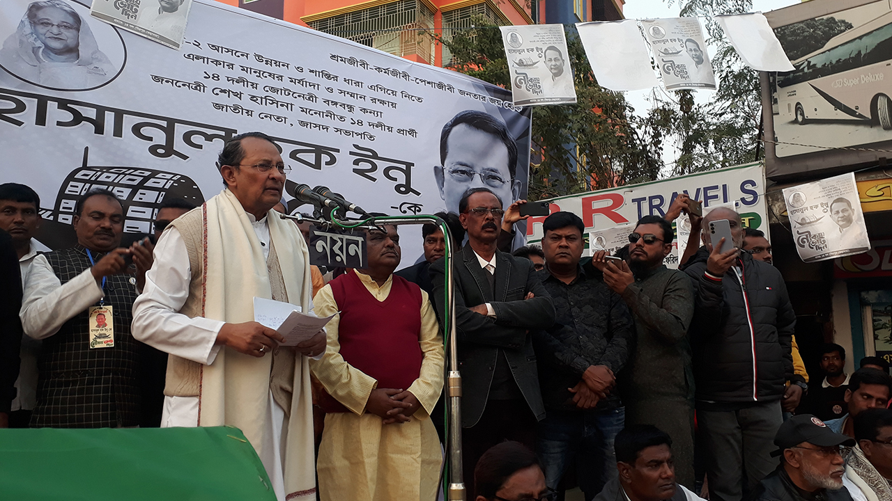 কুষ্টিয়া-২ (মিরপুর-ভেড়ামারা) আসনে প্রথম নির্বাচনী সভায় বক্তব্য রাখছেন হাসানুল হক ইনু। ছবি : কালবেলা