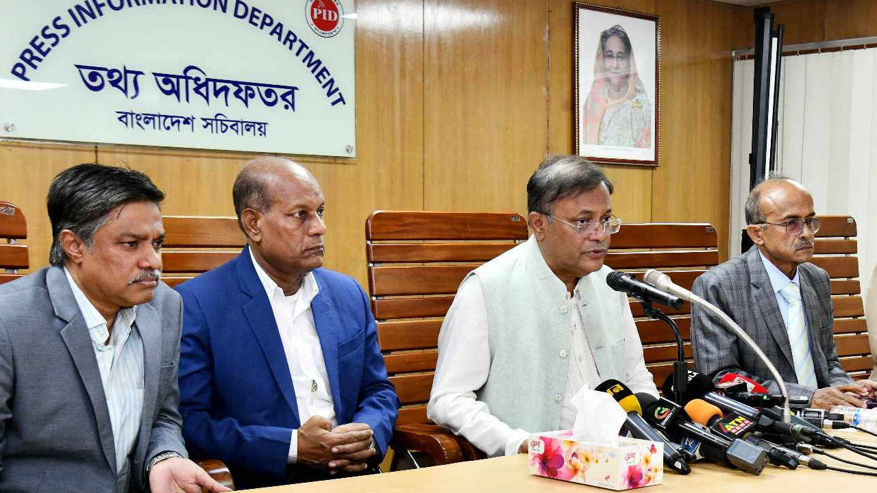 সচিবালয়ের তথ্য অধিদপ্তর সম্মেলন কক্ষে তথ্য ও সম্প্রচারমন্ত্রী এবং আওয়ামী লীগের যুগ্ম সাধারণ সম্পাদক ড. হাছান মাহমুদ। ছবি : কালবেলা