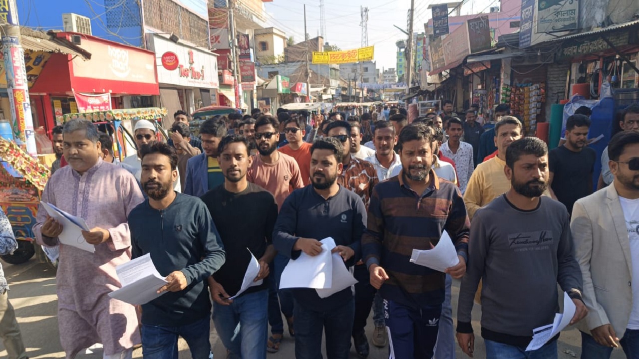 ভোট বর্জনের আহ্বান জানিয়ে গণসংযোগ করেছে জামালপুর যুবদলের নেতাকর্মীরা। ছবি : কালবেলা