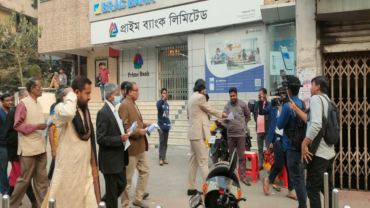 বাংলাদেশ পিপলস পার্টির গণসংযোগ এবং লিফলেট বিতরণ । ছবি : কালবেলা