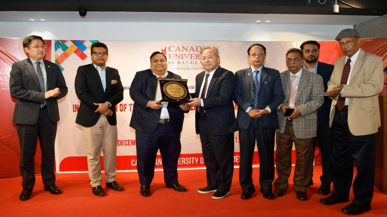 কানাডিয়ান ইউনিভার্সিটি অব বাংলাদেশে ‘ইন্টারন্যাশনাল ল্যাংগুয়েজ অ্যান্ড কালচার সেন্টার’ উদ্বোধন করছেন কোরিয়া প্রজাতন্ত্র দূতাবাস, বাংলাদেশের রাষ্ট্রদূত পার্ক ইয়ং-সিক। ছবি : কালবেলা