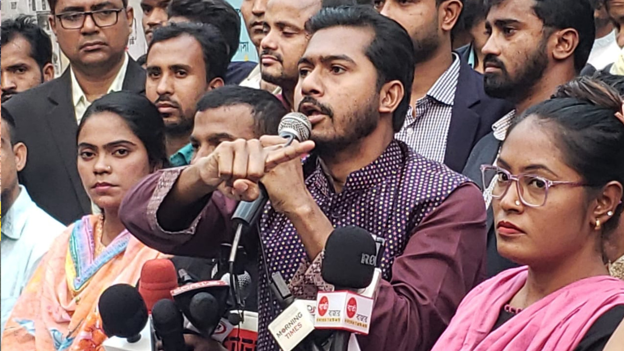 বিজয় নগর পানির টাঙ্কির সামনে সংক্ষিপ্ত পথসভা করেছে নুরুল হক নুরের নেতৃত্বাধীন গণঅধিকার পরিষদ। ছবি : কালবেলা