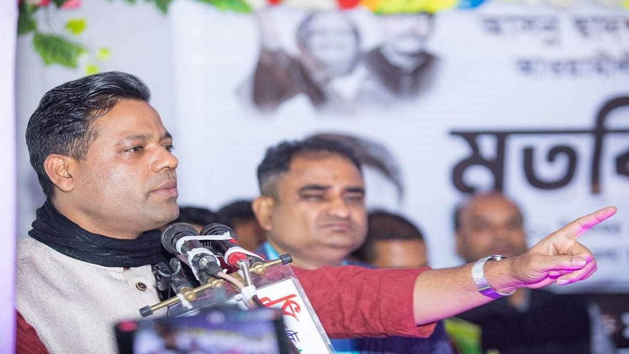 মতবিনিময় সভায় বক্তব্য দিচ্ছেন নজরুল ইসলাম স্বপন। ছবি : কালবেলা