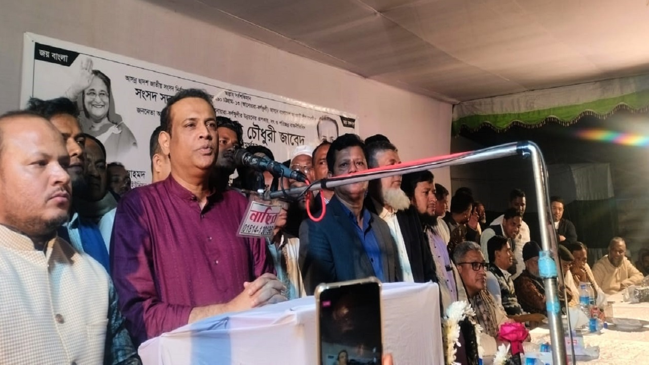 চট্টগ্রামে নির্বাচনী সভায় বক্তব্য দিচ্ছেন ভূমিমন্ত্রী সাইফুজ্জামান চৌধুরী জাবেদ। ছবি : কালবেলা