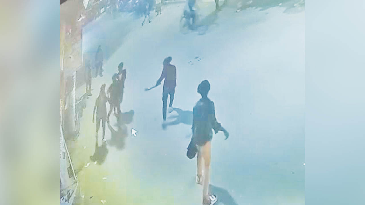 সিসি ক্যামেরায় ধারণ হওয়া হামলার দৃশ্য