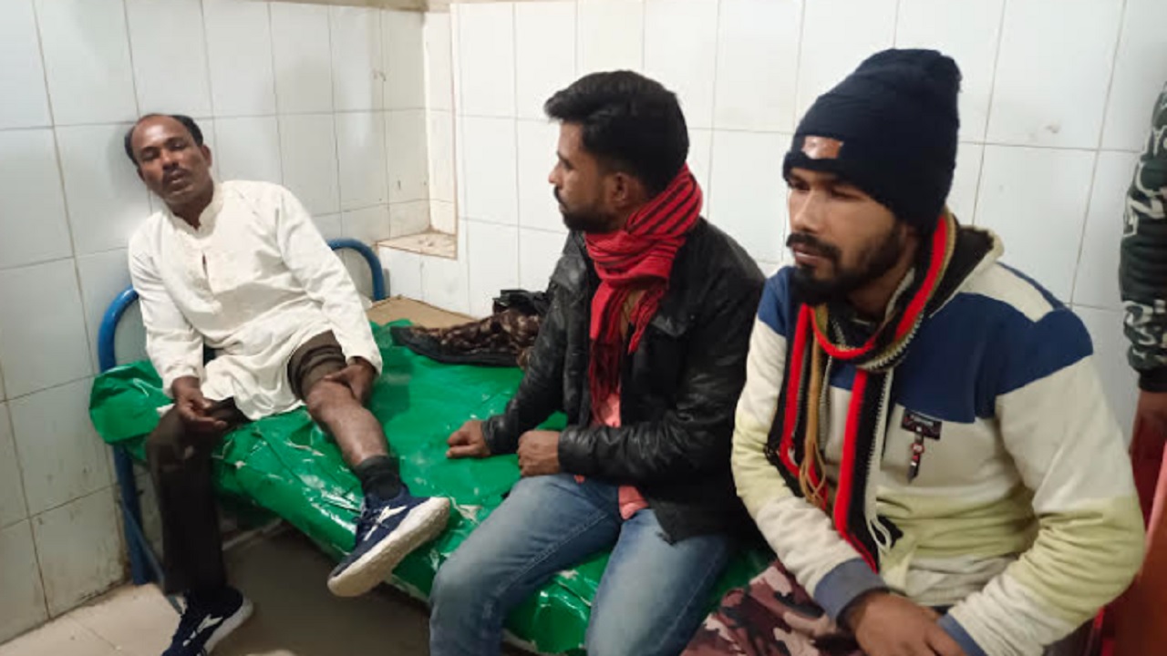 ফরিদপুর-৩ আসনে এ কে আজাদের সমর্থকদের উপর হামলার ঘটনা ঘটেছে। ছবি : কালবেলা