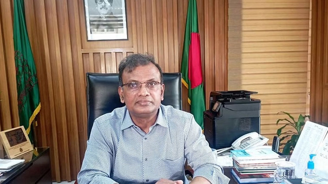 নির্বাচন কমিশনার (ইসি) আনিছুর রহমান। পুরোনো ছবি