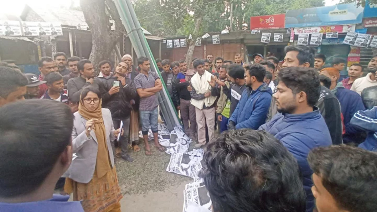 লালমনিরহাটের আদিতমারী উপজেলা ছাত্রলীগের সাধারণ সম্পাদক নিয়ামুল ইসলাম নাঈমকে এক হাজার টাকা জরিমানা করেছেন ভ্রাম্যমাণ আদালত। ছবি : কালবেলা