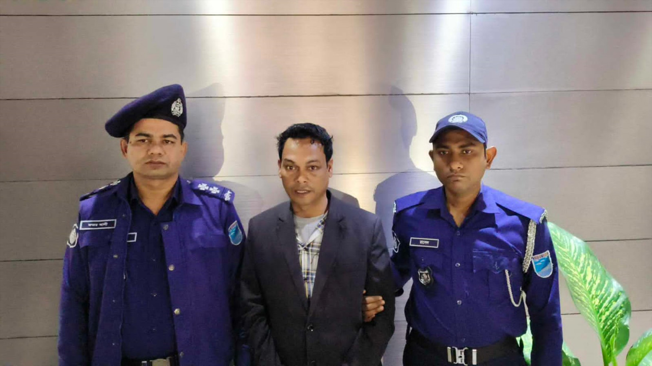 মানবপাচার, ধর্ষণ ও প্রতারণার মামলায় গ্রেপ্তার শাহরিয়ার নাফিজ ইমন ওরফে বুলবুল। ছবি : কালবেলা