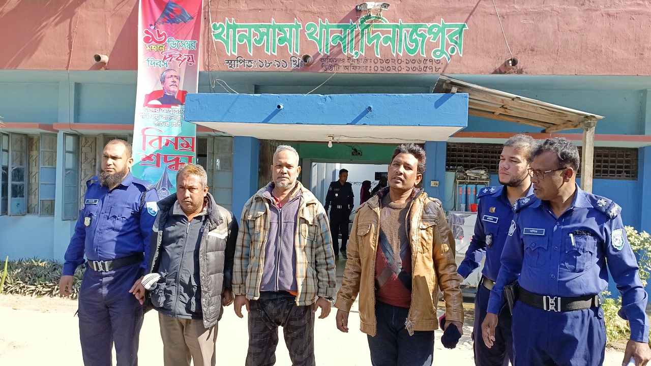গ্রেপ্তারকৃত আসামিরা। ছবি : কালবেলা