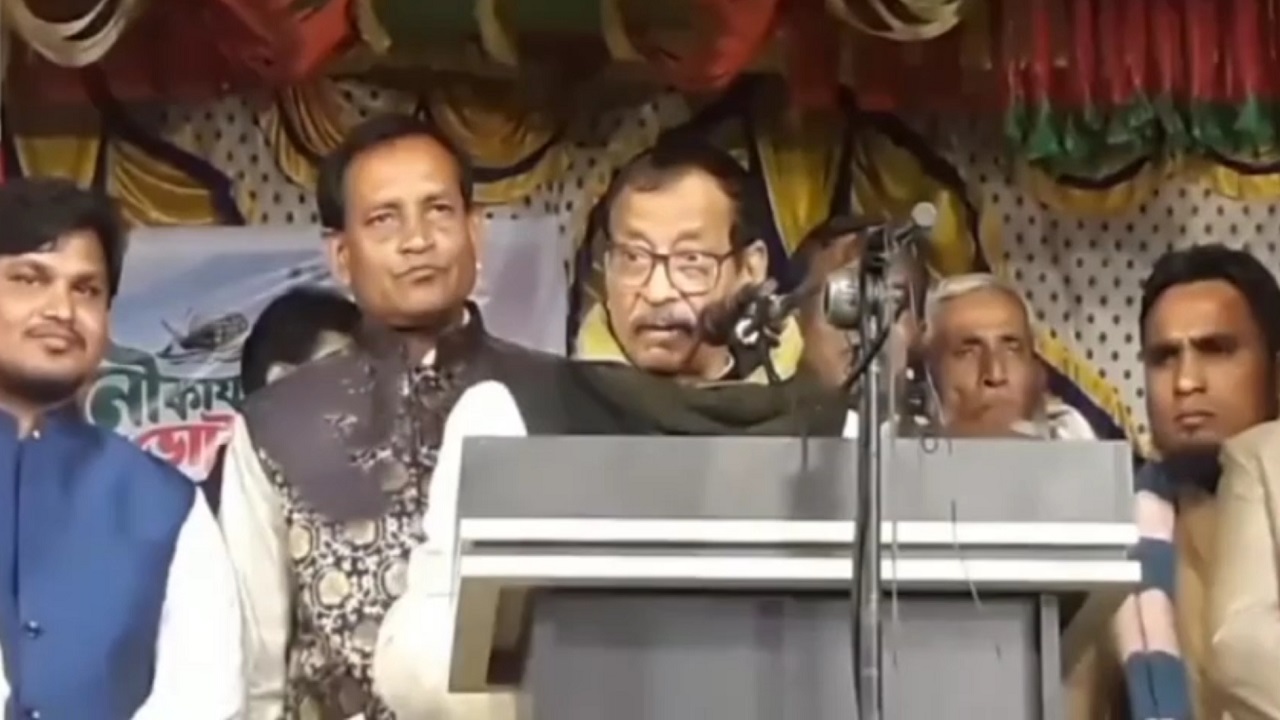 নির্বাচনী সভায় বক্তব্য দিচ্ছেন সমাজকল্যাণমন্ত্রী। ছবি : কালবেলা